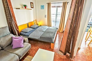 5 bedrooms, iron/ironing board, WiFi, bed sheets - Misericordia Central 4-Bedroom Apartment with Lift (El Puerto de Santa María)