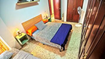 5 habitaciones, tabla de planchar con plancha, wifi y ropa de cama