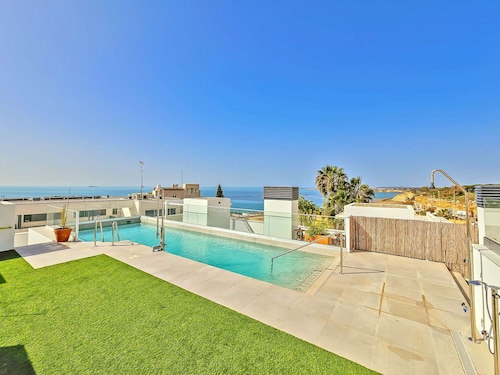 Fantastic Duplex Apartment with a Seaview Terrace and Private BBQ