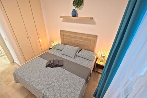 2 bedrooms, iron/ironing board, WiFi, bed sheets