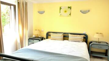 2 bedrooms, iron/ironing board, bed sheets