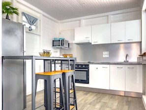 Kühlschrank, Mikrowelle, Ofen, Geschirrspüler