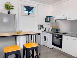 冷蔵庫、電子レンジ、オーブン、食器洗い機