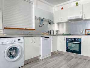 Fridge, microwave, oven, dishwasher - Villa des Gîtes Arc-en-Ciel (Saint-François)