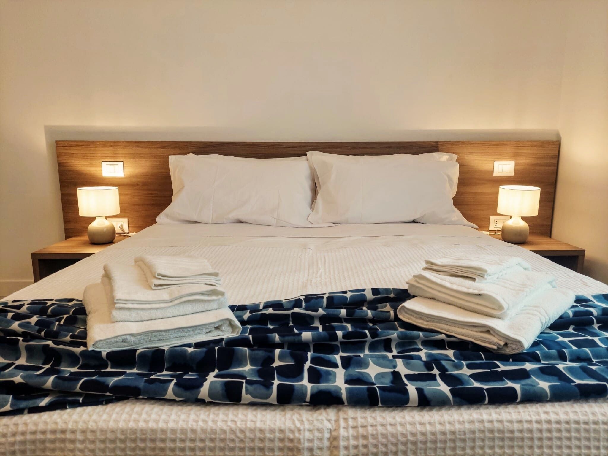 2 camere, una scrivania, ferro/asse da stiro, Wi-Fi gratuito