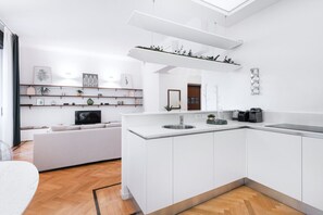 Réfrigérateur, four, plaque de cuisson, lave-vaisselle