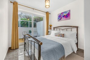2 habitaciones, tabla de planchar con plancha, wifi y ropa de cama 