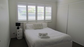 4 slaapkamers, een strijkplank/strijkijzer, gratis wifi, beddengoed