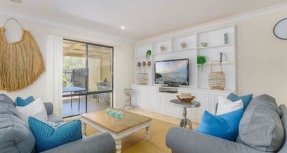 Denway House - Comfortable Living in a Quiet Neighbourhood Just Minutes from Pottsville Beach