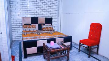 6 bedrooms, WiFi, bed sheets