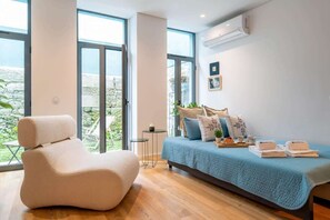 1 slaapkamer, een strijkplank/strijkijzer, wifi, beddengoed