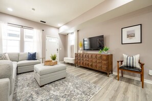 テレビ、書斎 / ワークスペース