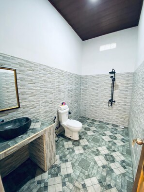 Superior Room, Pool View | Bathroom | Free toiletries, hair dryer, towels, soap - Villa Jepun (Buleleng)