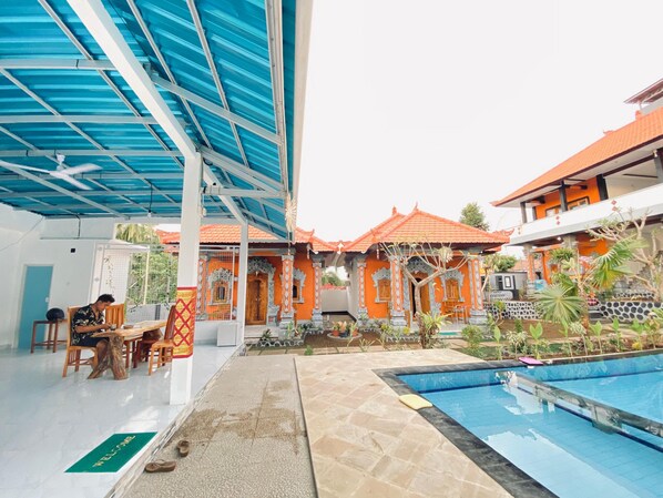 Khu ẩm thực ngoài trời