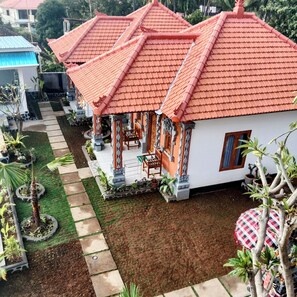 Phòng Deluxe, quang cảnh hồ bơi | Khu phòng khách
