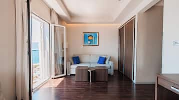 Comfort Suite with Sea View | Living area | TV