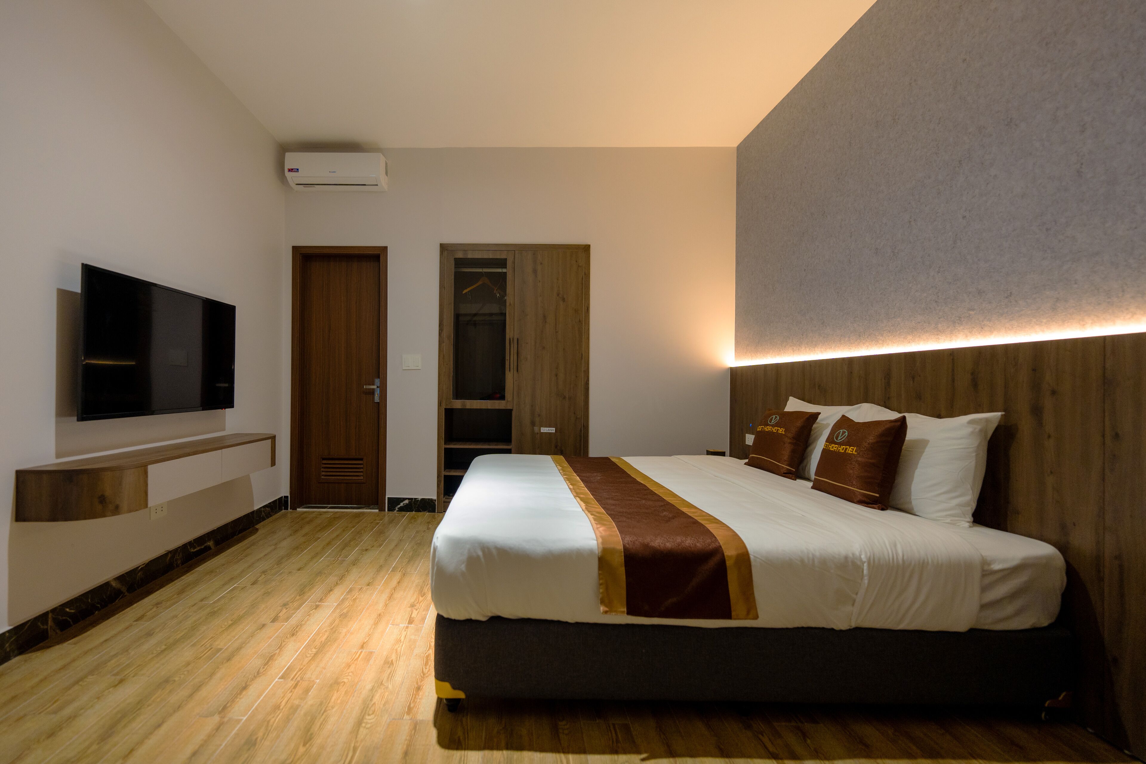 Matelas mémoire de forme, coffres-forts dans les chambres