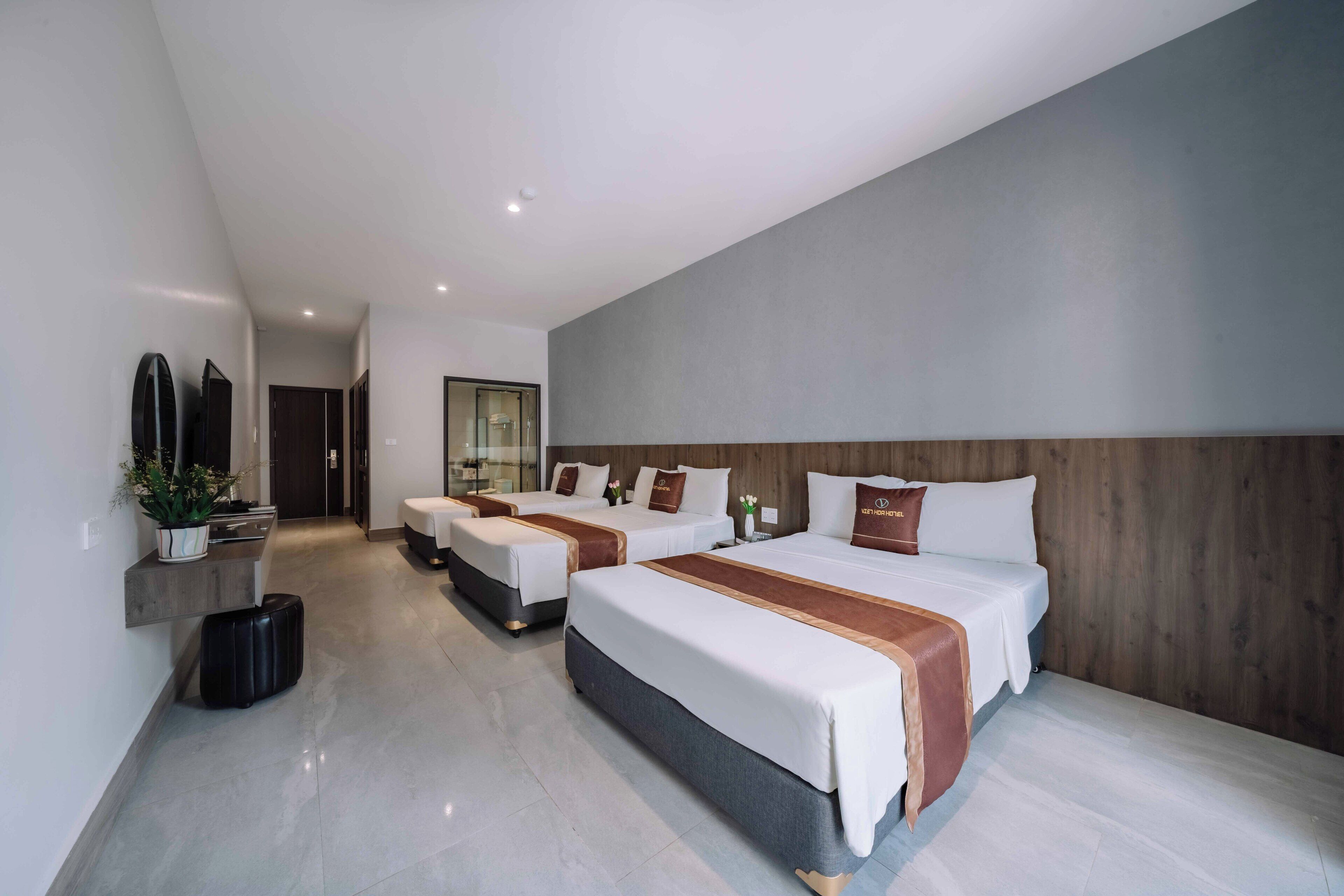 Deluxe Triple Room, Multiple Beds, Non Smoking, Balcony | Memory foam beds, in-room safe, laptop workspace, blackout drapes