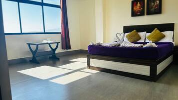 Luxury Room | Free WiFi, bed sheets