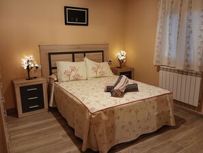 5 bedrooms, travel cot, free WiFi, bed sheets