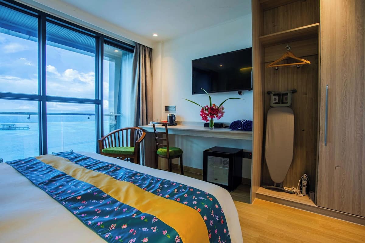 In-room safe, desk, laptop workspace, soundproofing