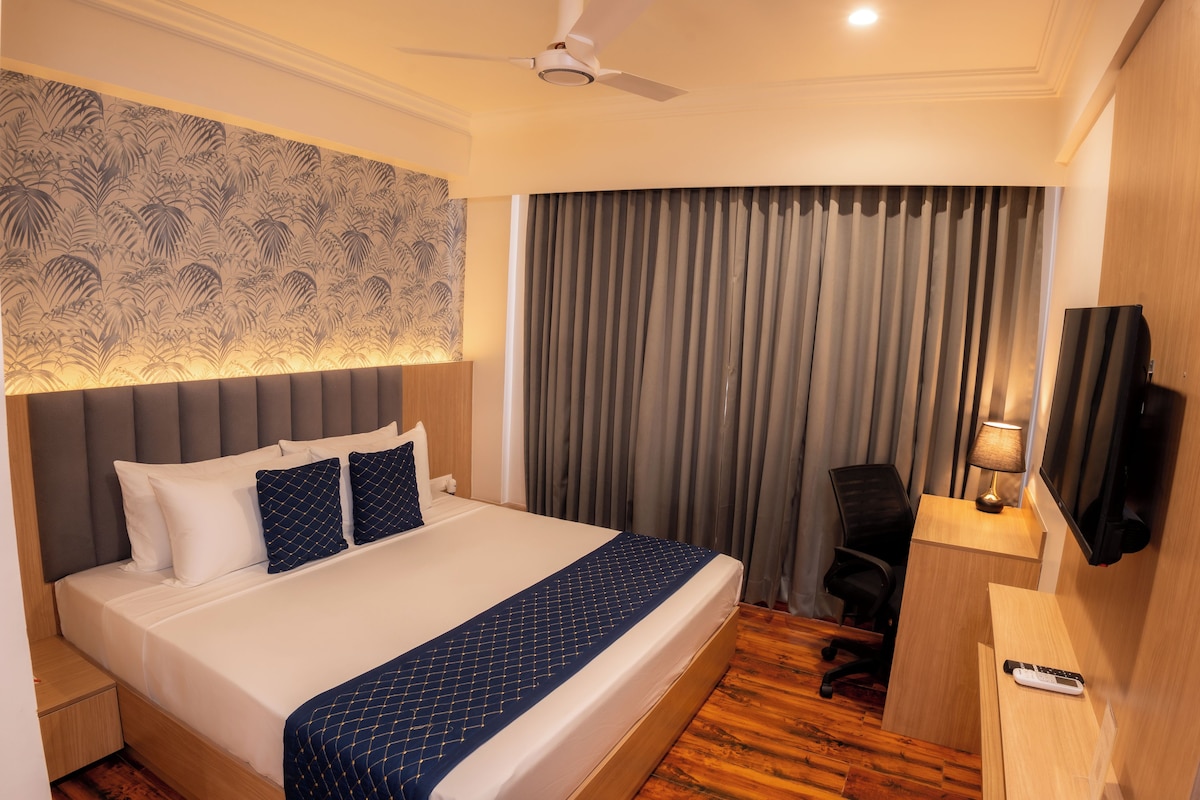 Comfort Double Room, City View | Down comforters, memory foam beds, in-room safe, desk