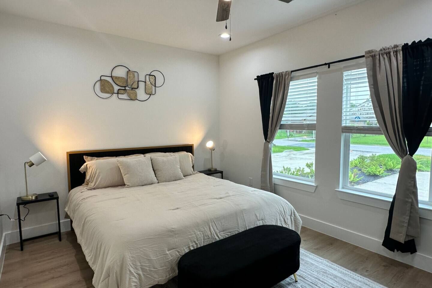 Desk, iron/ironing board, WiFi, bed sheets