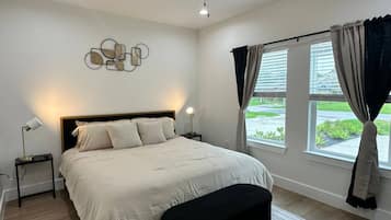 Desk, iron/ironing board, WiFi, bed sheets