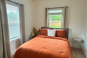 Bureau, fer et planche à repasser, Wi-Fi, draps fournis