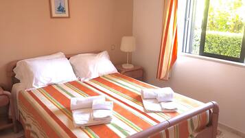 1 slaapkamer, een kluis op de kamer, een strijkplank/strijkijzer, wifi