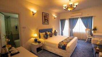 مكتب وتجهيزات عازلة للصوت ومكواة/لوح كي وواي فاي مجانًا