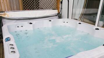 Portable bathtub seat