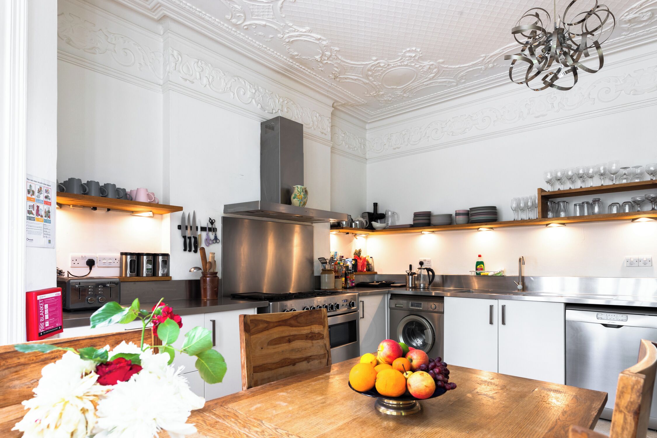 6 Beds Mixed Dormitory | Shared kitchen facilities | Fridge, microwave, oven, stovetop