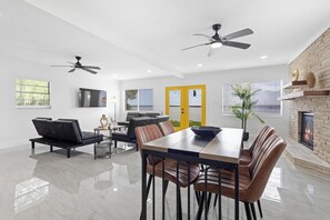 The dining area features comfortable seating for 4 people. The spacious living room is equipped with a TV and a cozy fireplace, 
ROOM RENTAL: Social areas not included. Full-house rentals only. - Family 3BR Getaway • Orlando Fun & Attractions (Oviedo)