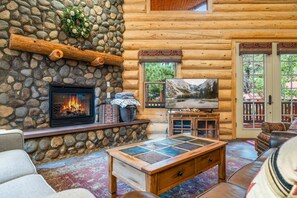 Interior - Two Bears Cabin (Cabin 162) (Eagar)