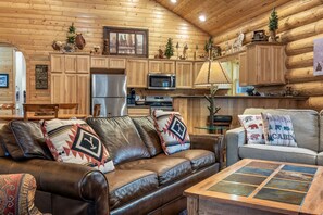 TV, fireplace, DVD player - Two Bears Cabin (Cabin 162) (Eagar)