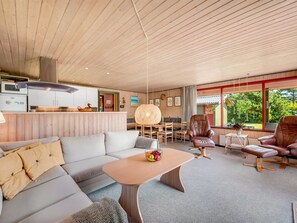 TV - "Geertje" - 900m from the sea by Interhome (Hvide Sande)