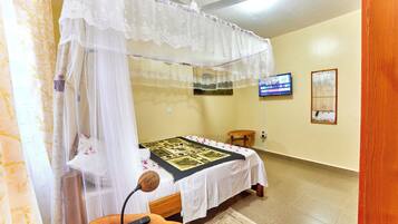 Premium bedding, individually furnished, iron/ironing board, free WiFi