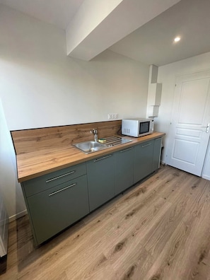 Mikrowelle, Ofen, Herdplatte, Geschirrspüler