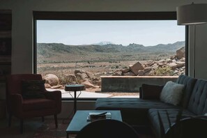 Télévision, cheminée, espaces bureaux