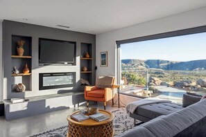 Fernseher, Kamin, Arbeitsbereiche