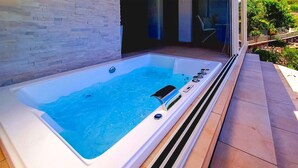 Outdoor spa tub - Villa With Swimming Pool (Matulji)