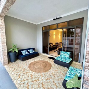 Leilighet – deluxe, balkong, bassengutsikt | Terrasse/patio