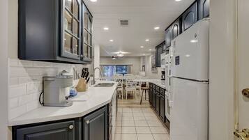 Fridge, microwave, dishwasher, coffee/tea maker