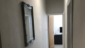 Interior - Seaside Bliss Apartment in Portsmouth (Portsmouth)