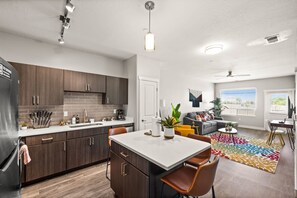 Fridge, microwave, oven, stovetop - Beautiful Space with Easy City Access (Salt Lake City)