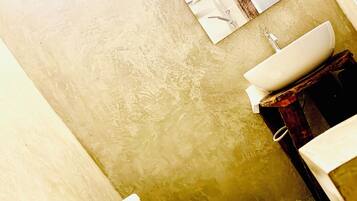 Suihku, hiustenkuivaaja, bidee, pyyhkeet