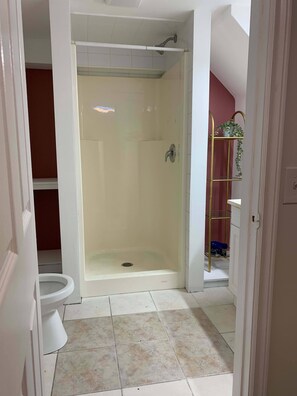 تجهيزات دش، مجففات شعر، مناشف