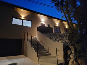 Exterior - Villa Les Roches du Montélit  Avec Piscine 200 m du Centre Ville, neuve,  120 m2 (Saint-Paul-Trois-Châteaux)