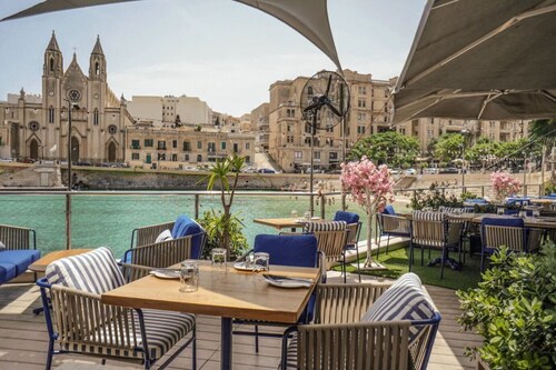 Modern, designer apartment - 2 minutes away from popular Sliema seafront. 